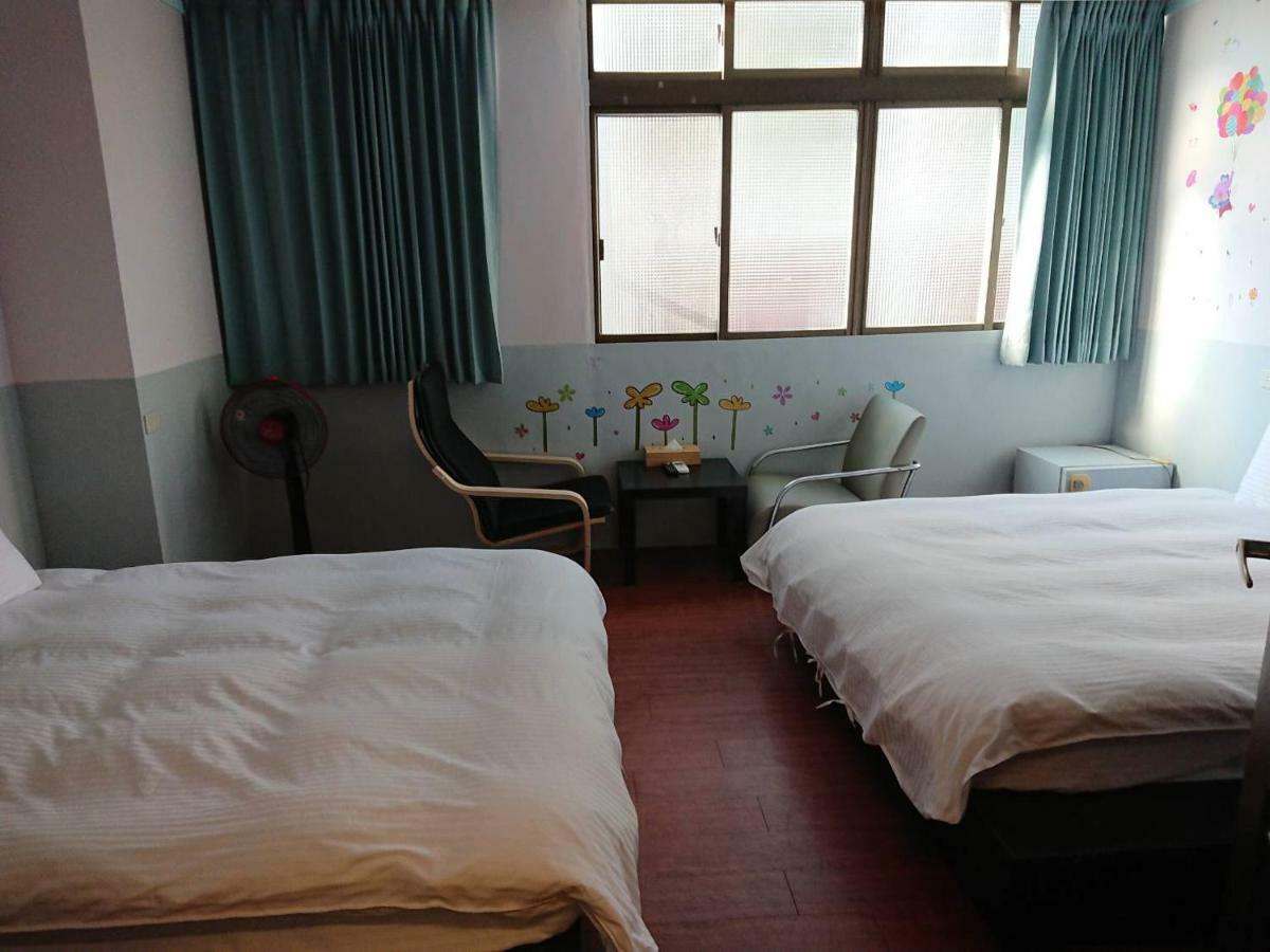 Papa Bear'S Guesthouse Taichung Exterior foto