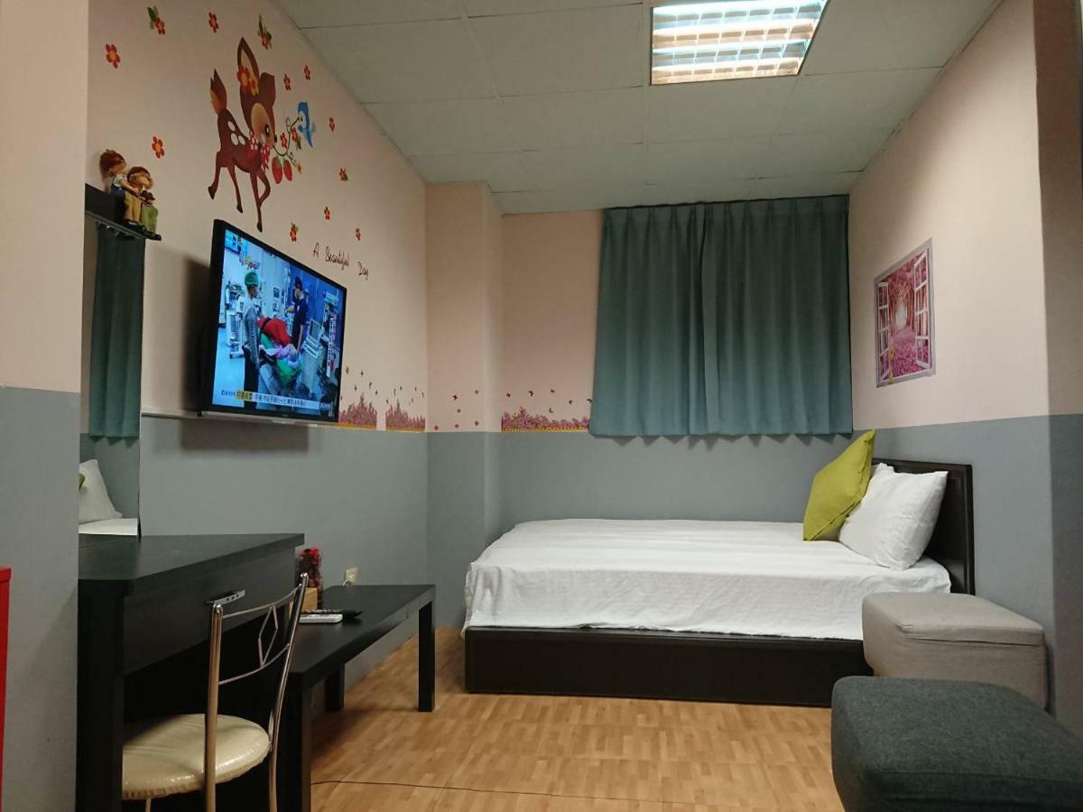 Papa Bear'S Guesthouse Taichung Exterior foto