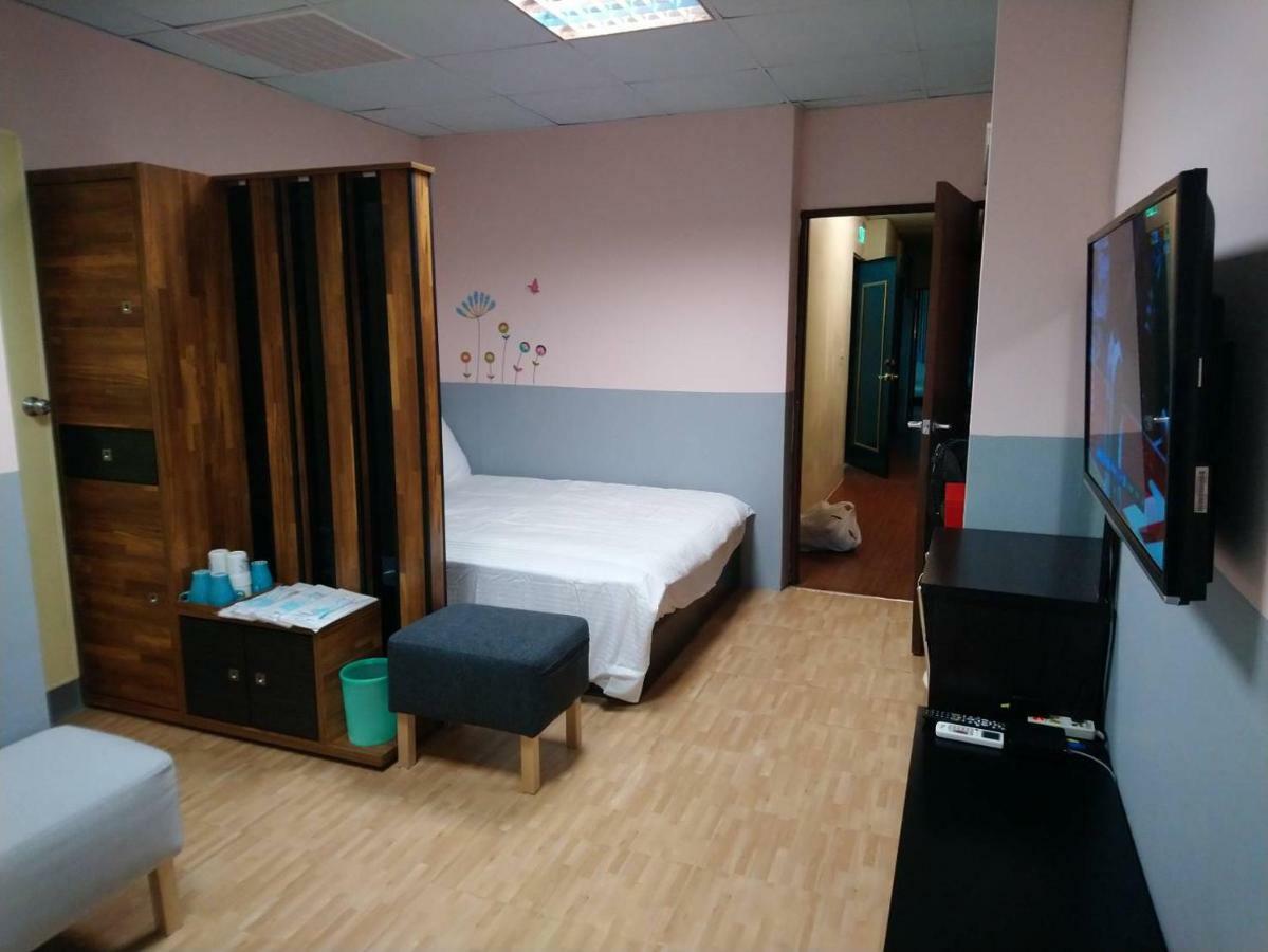 Papa Bear'S Guesthouse Taichung Exterior foto